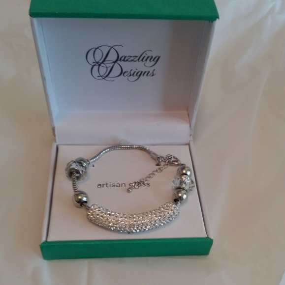 🌹5/$25 Sale Dazzling Designs Artisan Glass Bracelet - Picture 2 of 4